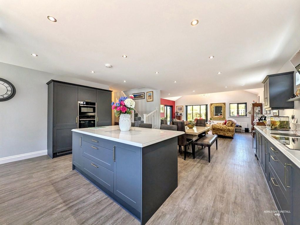 Property photo 2 of 24