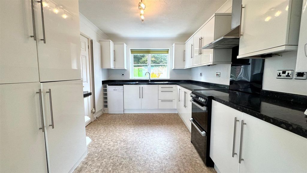 Property photo 2 of 16 16A.Jpg