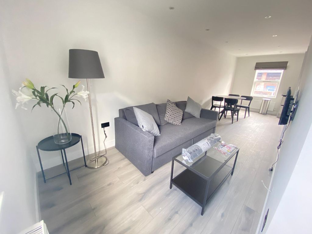Property photo 1 of 4 1 Bed Flat To Rent High Street, Hounslow Tw3