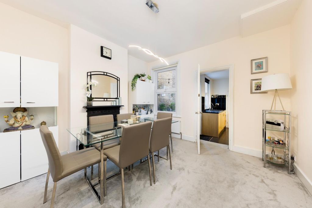 Property photo 3 of 10 Kings Road 13 - (10 Of 21).Jpg