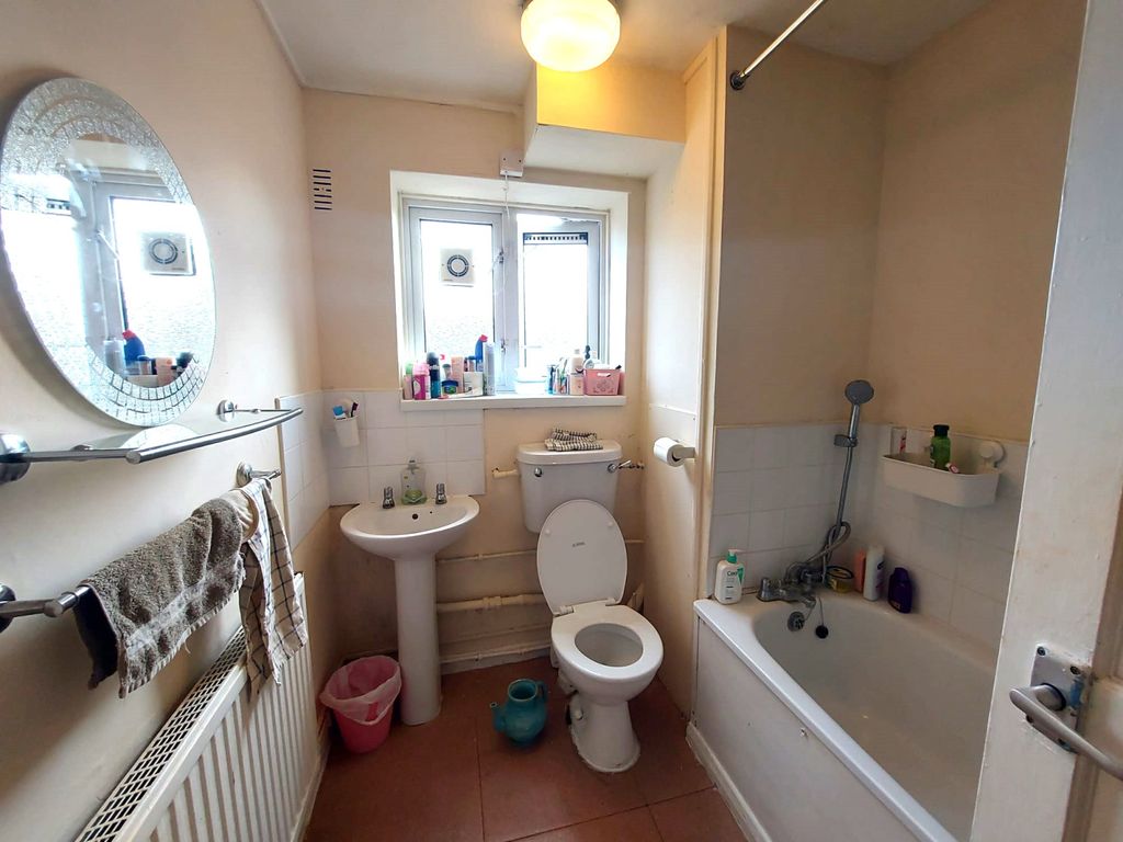 Property photo 1 of 7 Two Bedroom Flat