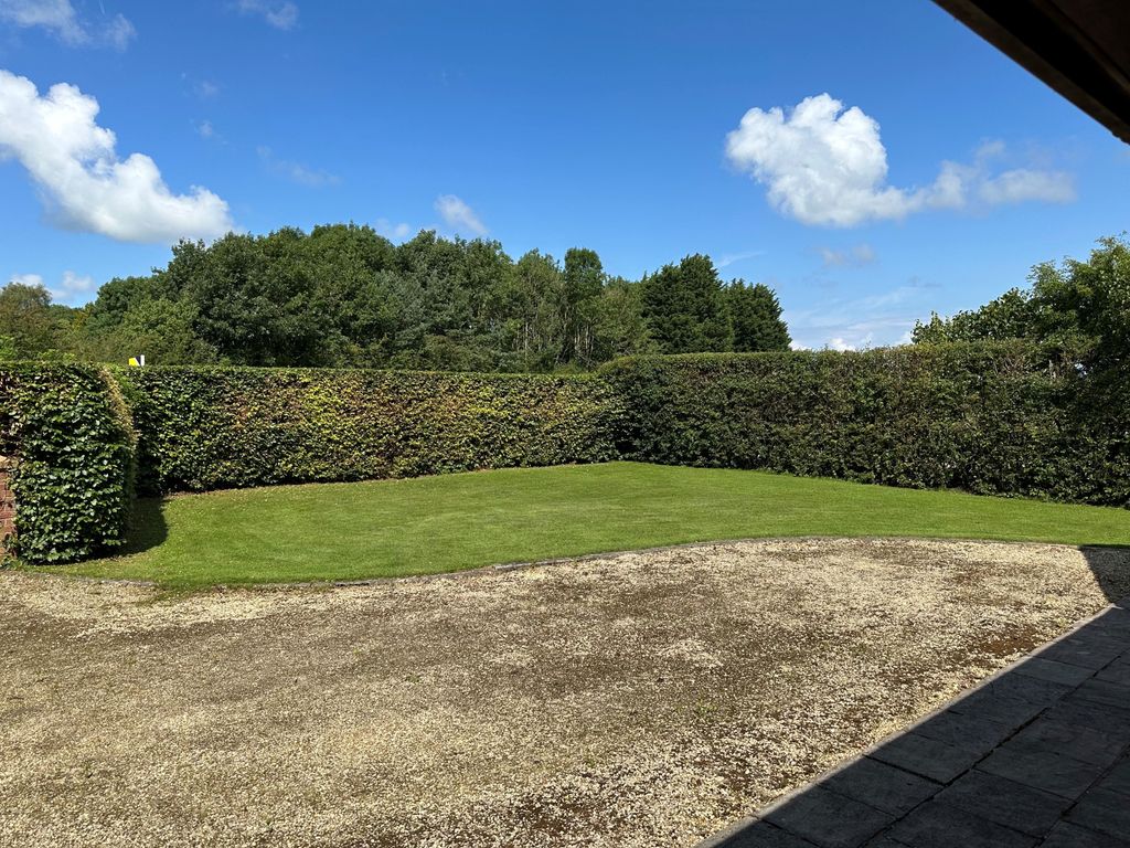 Property photo 2 of 27