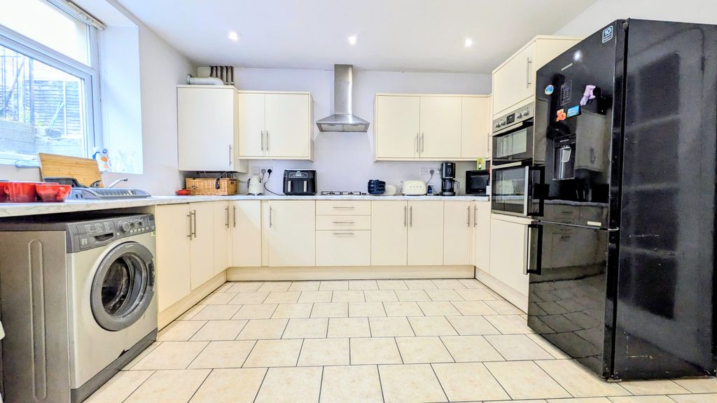 Property photo 3 of 12 Pxl_20260327_122834068.Mp~2