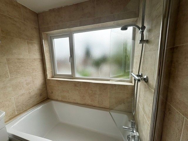 Property photo 3 of 9 Bathroom