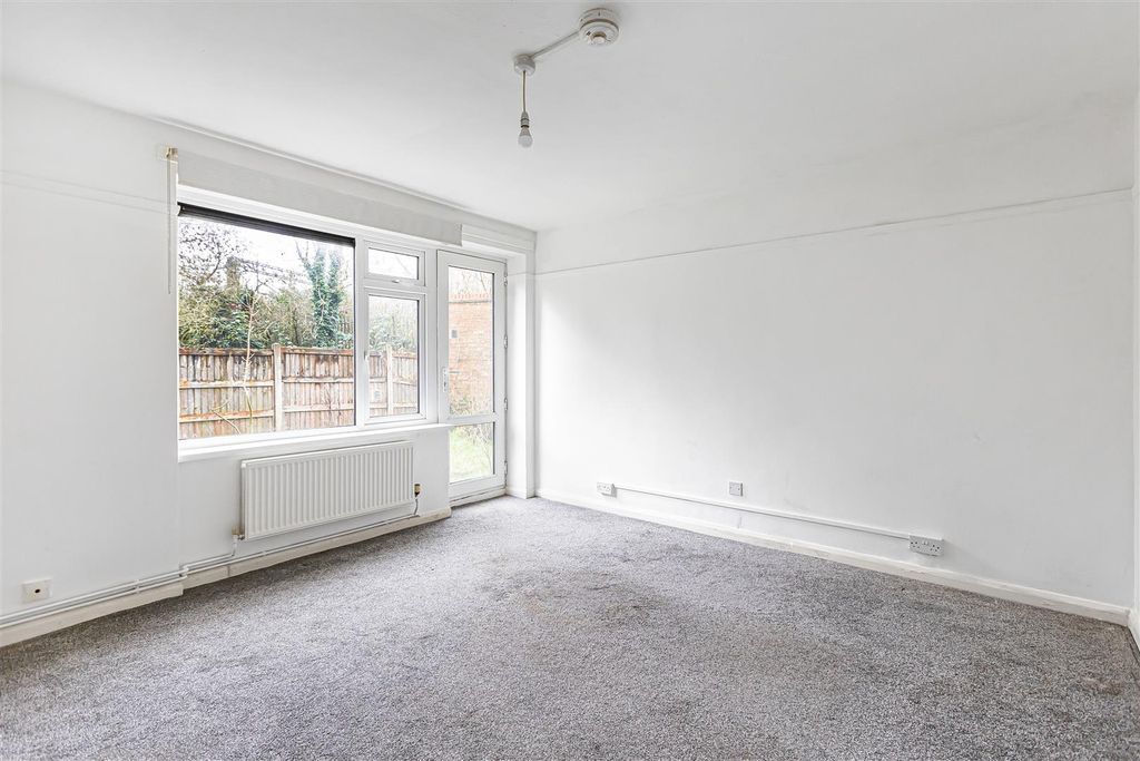 Property photo 2 of 21 22_73044.Jpg