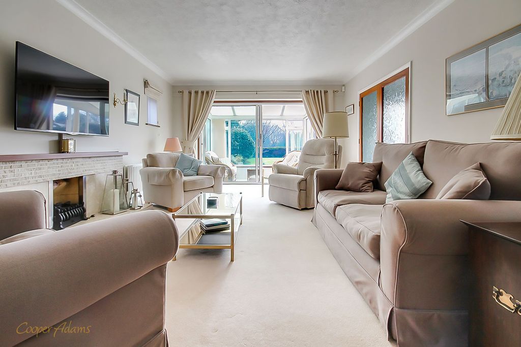 Property photo 3 of 21 Sitting Room