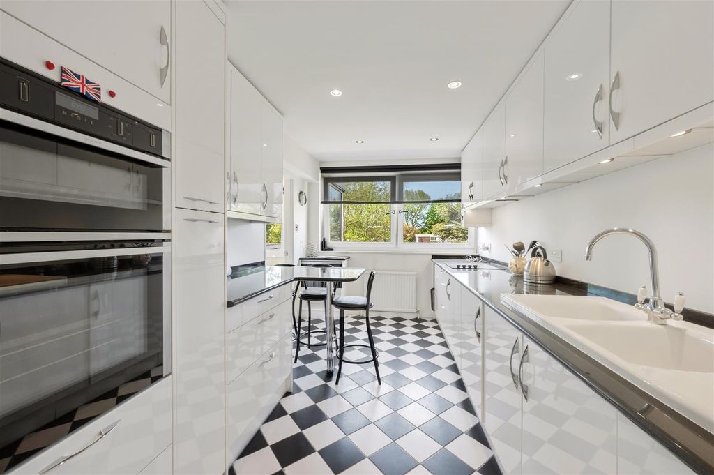 Property photo 2 of 14 Flat 16, Burghley House-2.Jpg