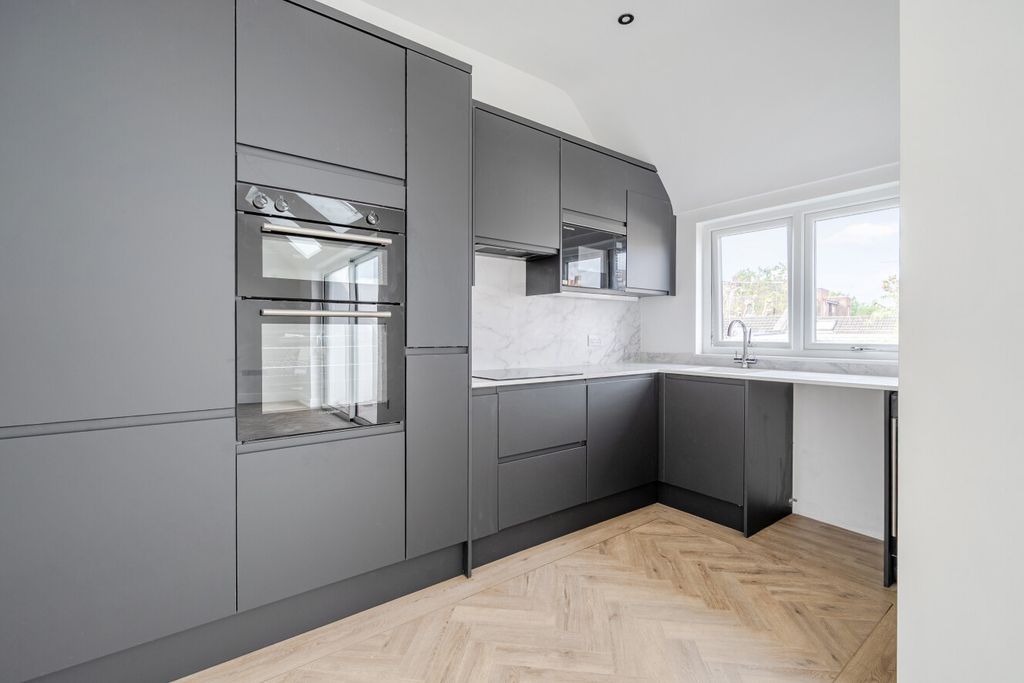 Property photo 3 of 17 1464480-21-6A06E5...