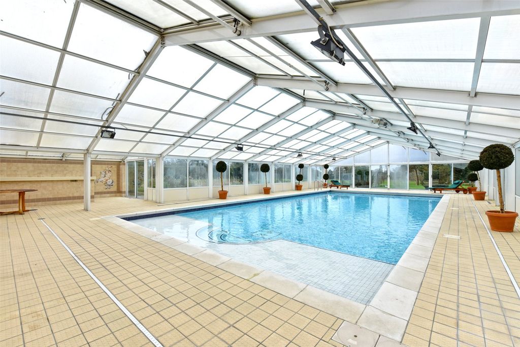 Property photo 2 of 22 Swimming Pool