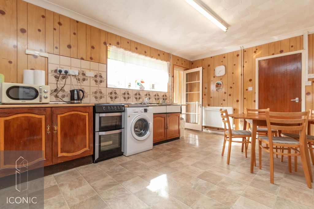 Property photo 2 of 16 Photo 8