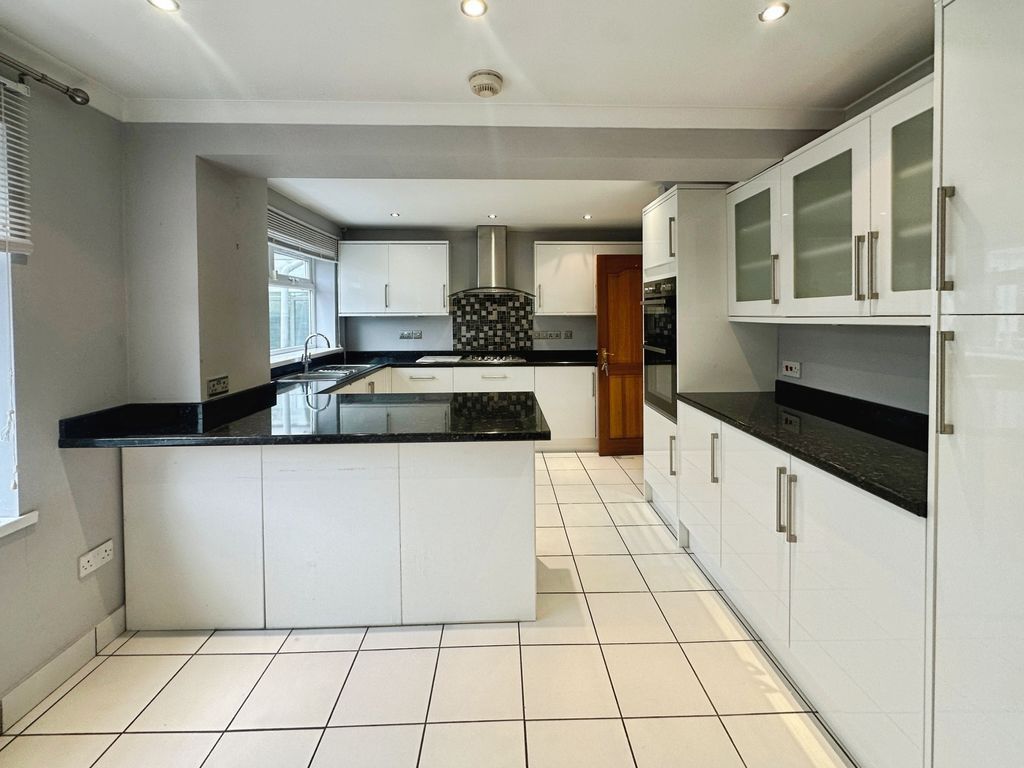 Property photo 3 of 24 Kitchen