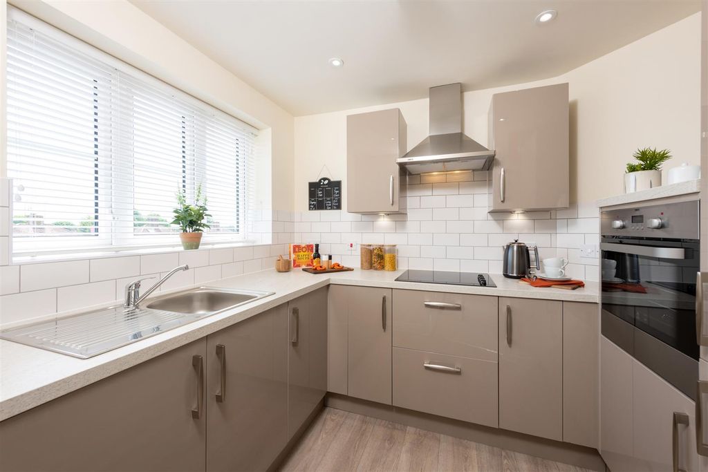 Additional image 4 of 1 bed property for saleColebrooke Lodge, Prices Lane, Reigate RH2