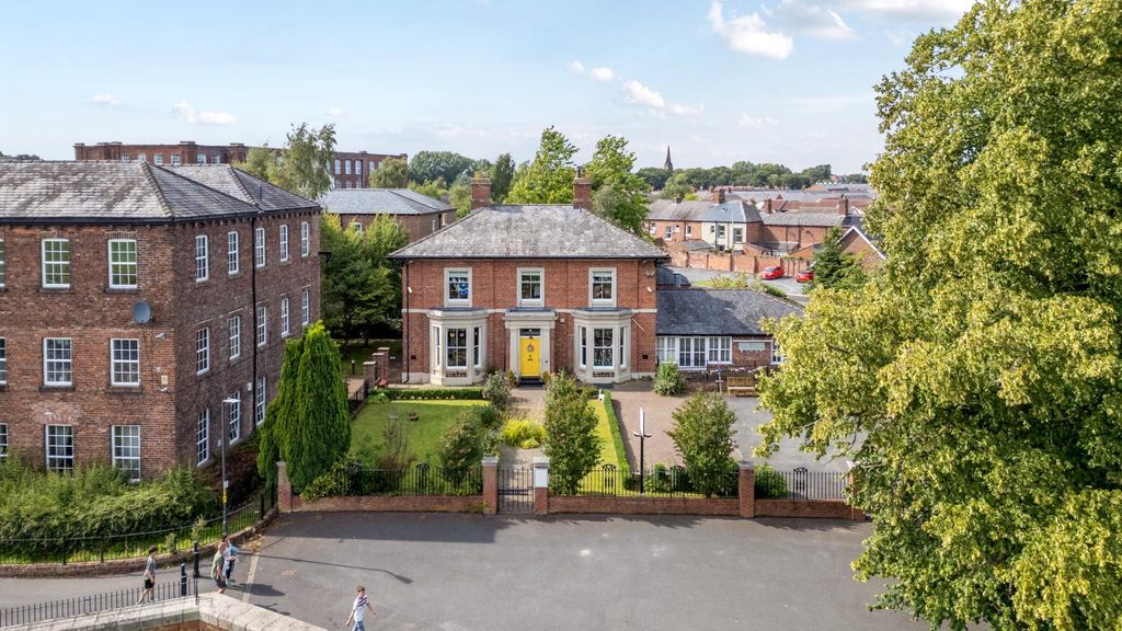 Property photo 1 of 34