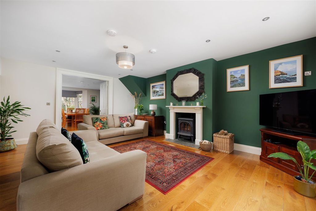 Property photo 3 of 35