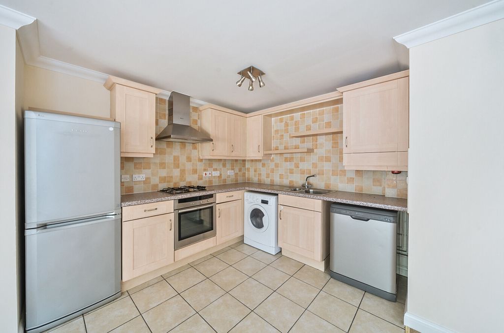 Property photo 3 of 11 1315563-10-685Ac9...