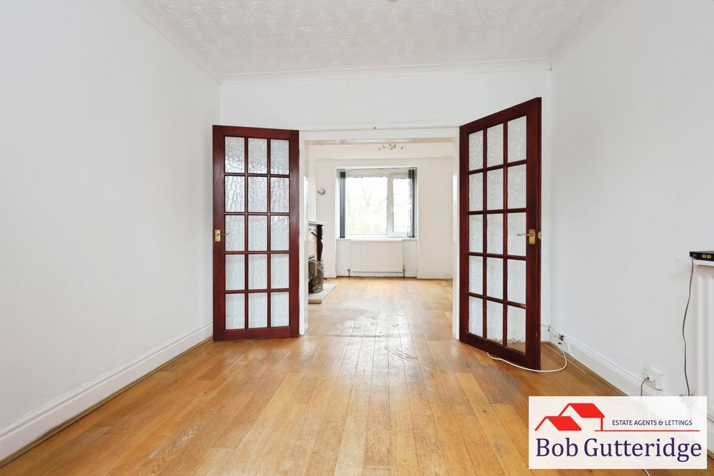 Property photo 3 of 18 Bay Fronted Lounge