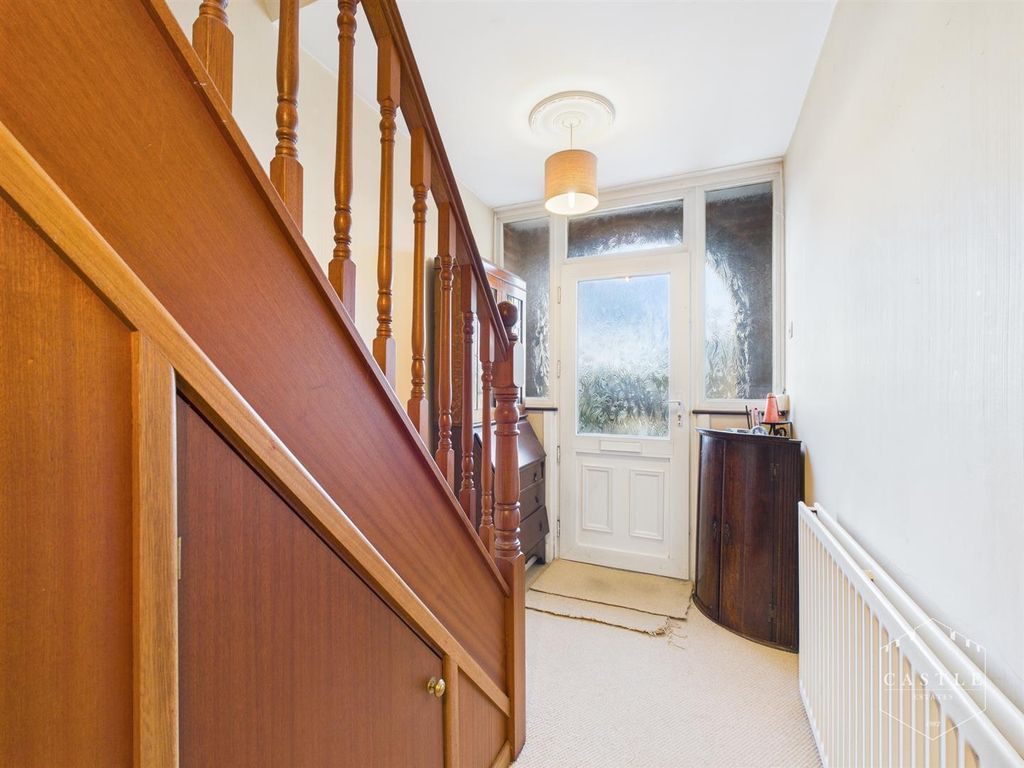 Property photo 2 of 15 Entrance Hall