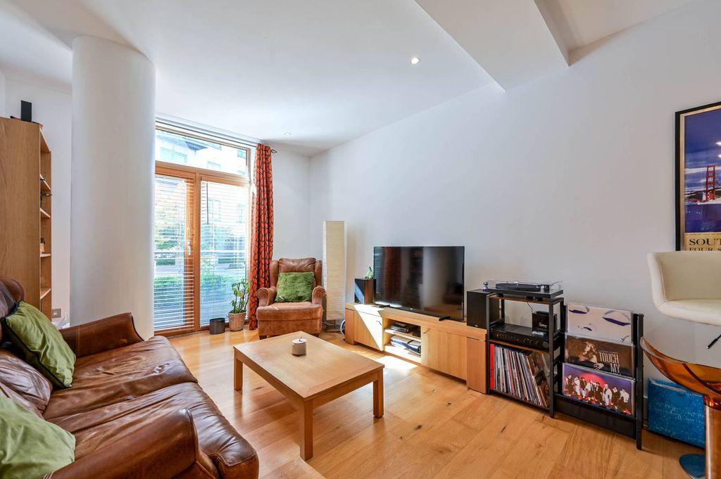 Property photo 1 of 9