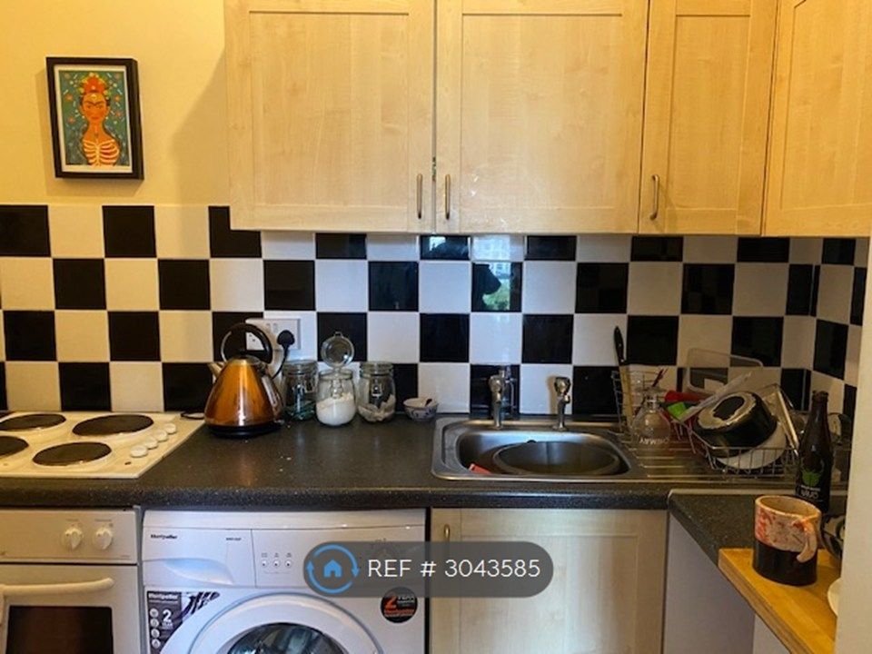 Property photo 2 of 8 Kitchen