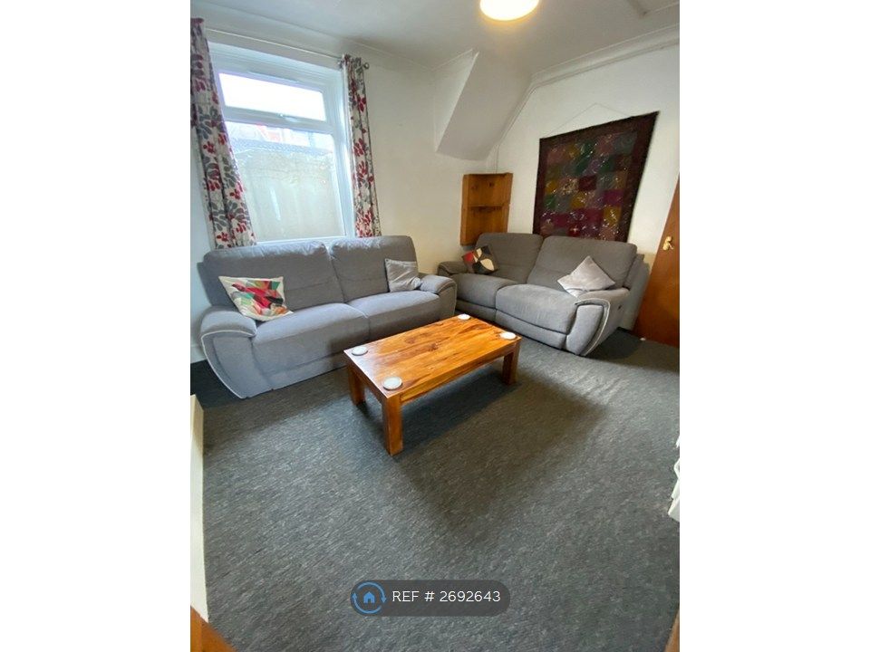 Property photo 3 of 8 Lounge