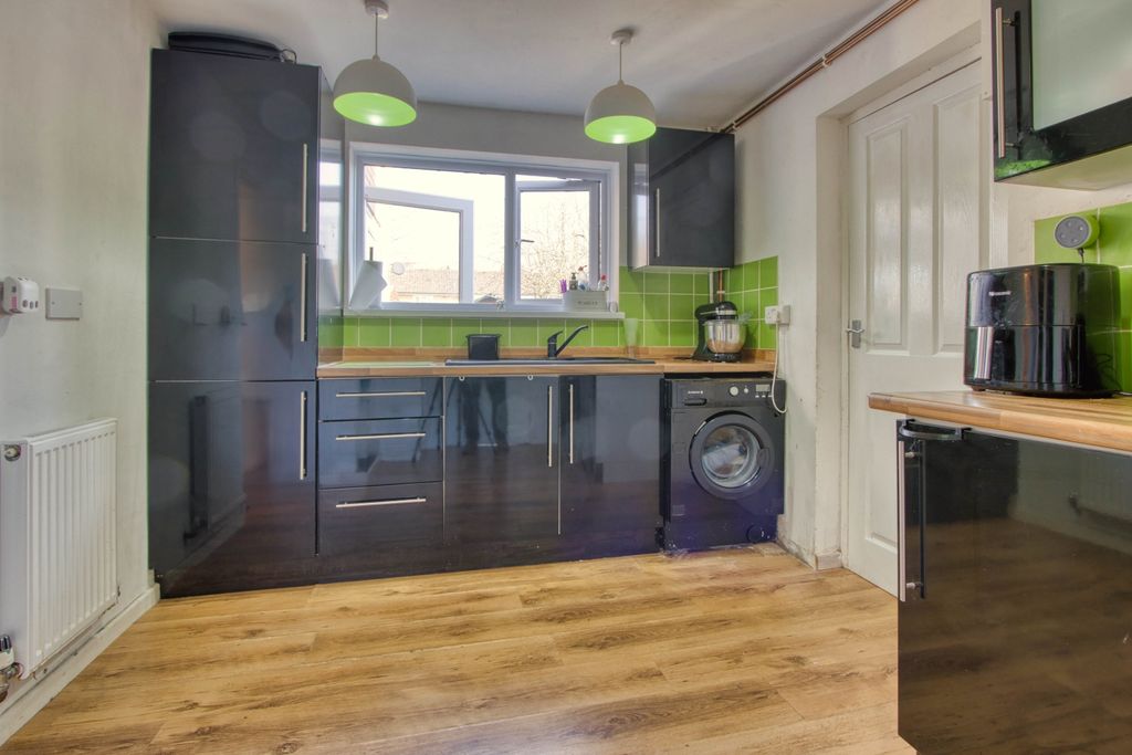 Property photo 3 of 19 Cheddon Road (15)