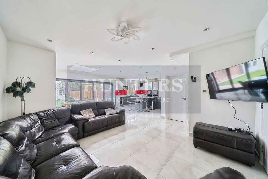 Property photo 3 of 28 Pbox-Img.Jpg