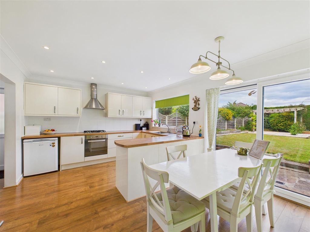 Property photo 2 of 16 Dining Kitchen