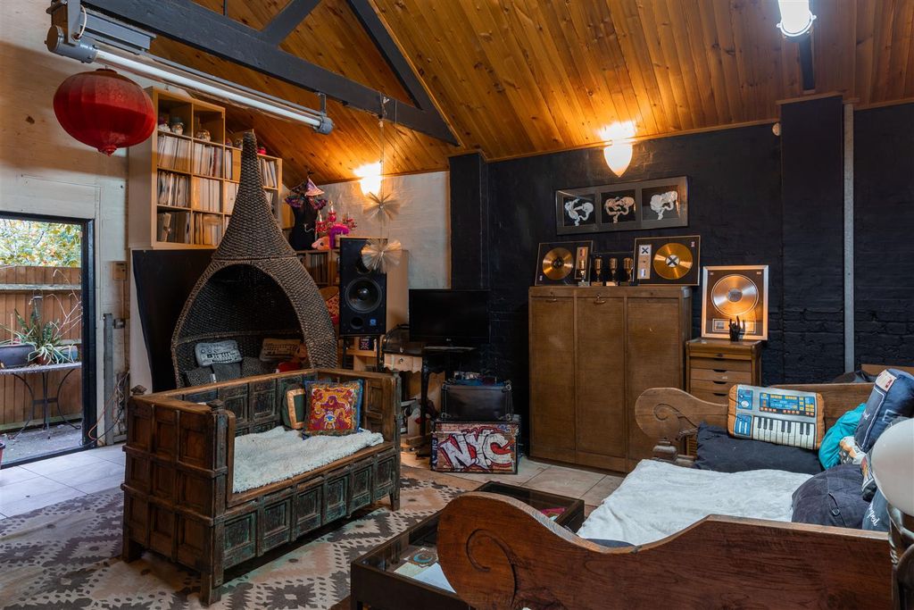 Property photo 1 of 28 Vestry Works, E17