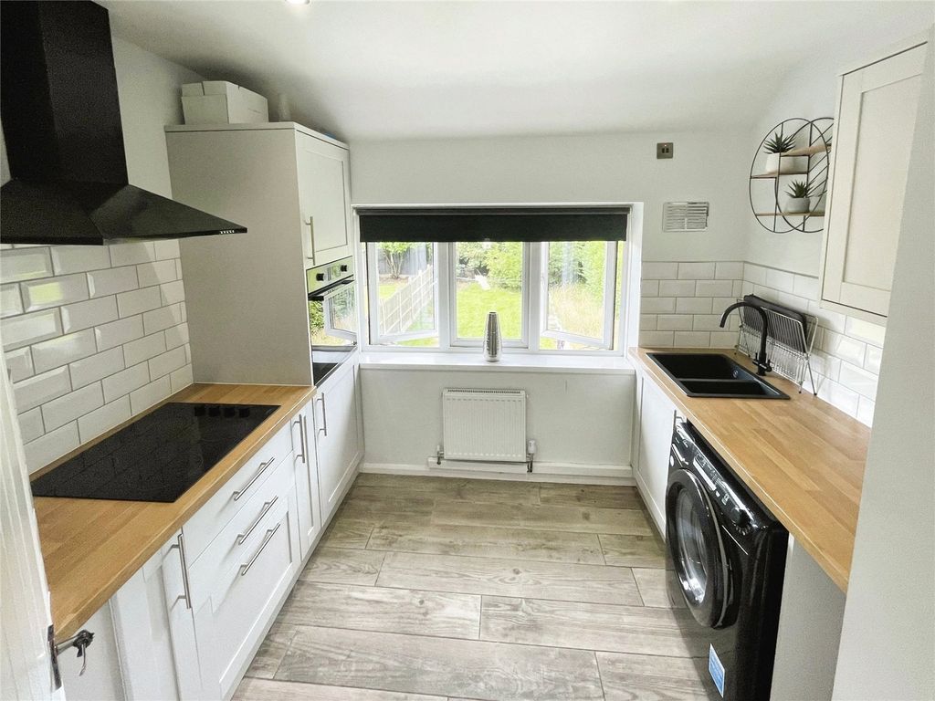 Property photo 2 of 6 Kitchen