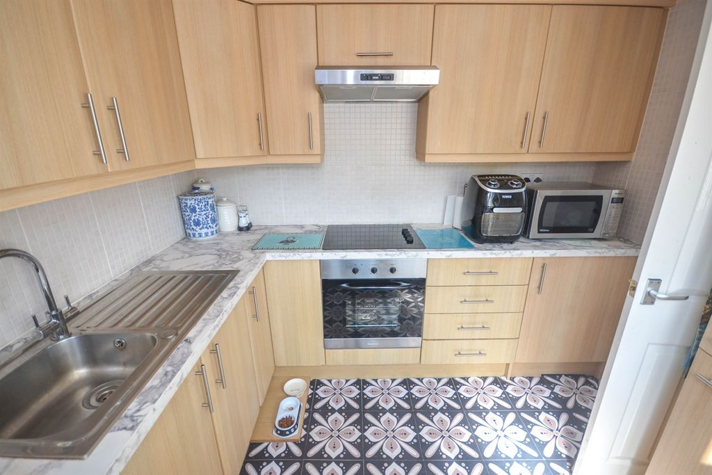 Property photo 3 of 13 Kitchen