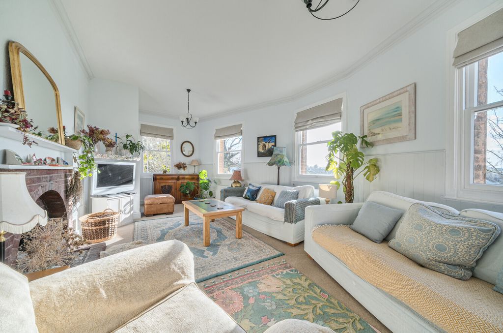 Property photo 3 of 39 1432988-33-69c428...