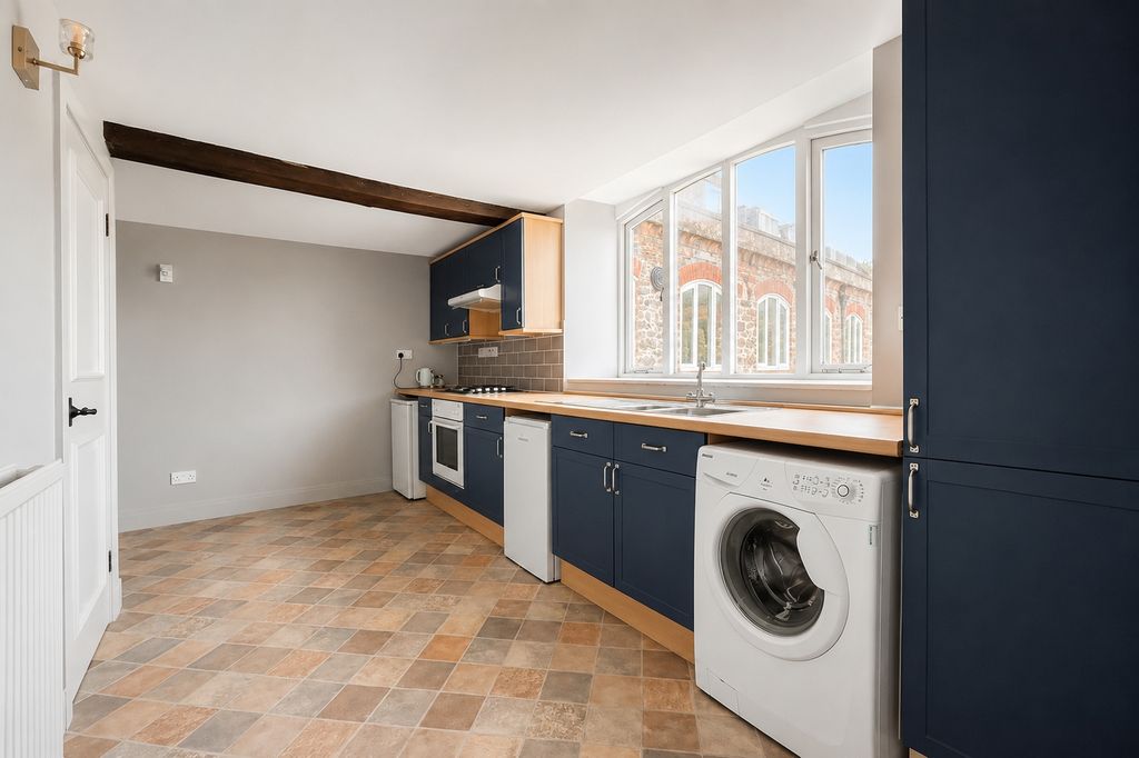 Property photo 2 of 18 Kitchen