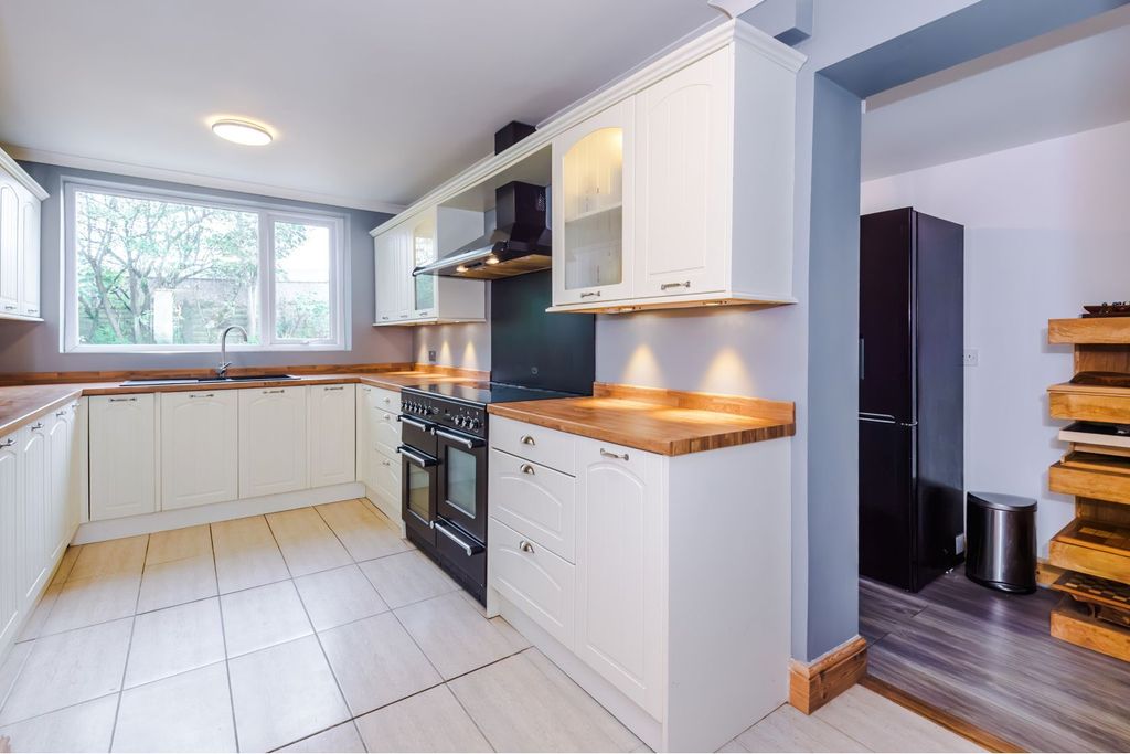Property photo 1 of 26 Kitchen