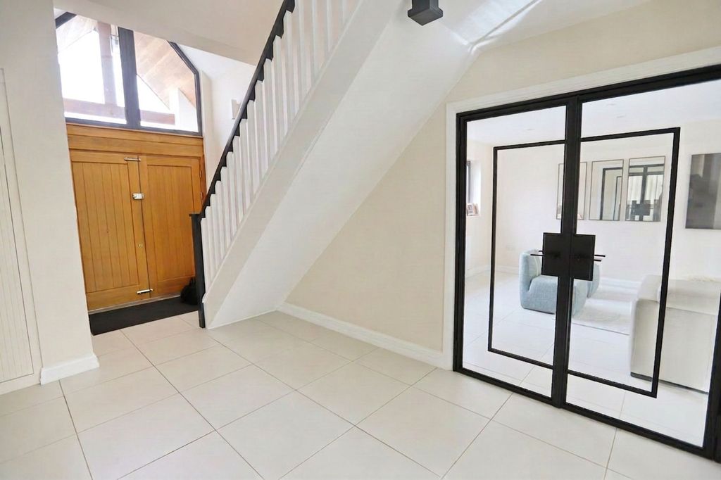 Property photo 3 of 35