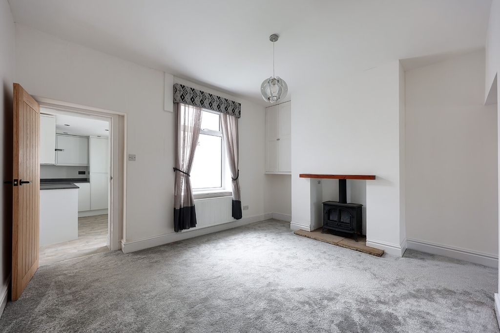 Property photo 2 of 12 4646019