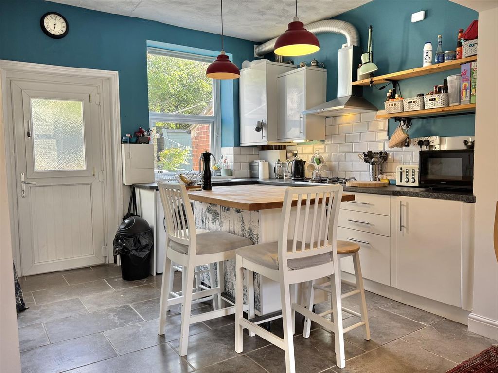 Property photo 3 of 14 Dining Kitchen