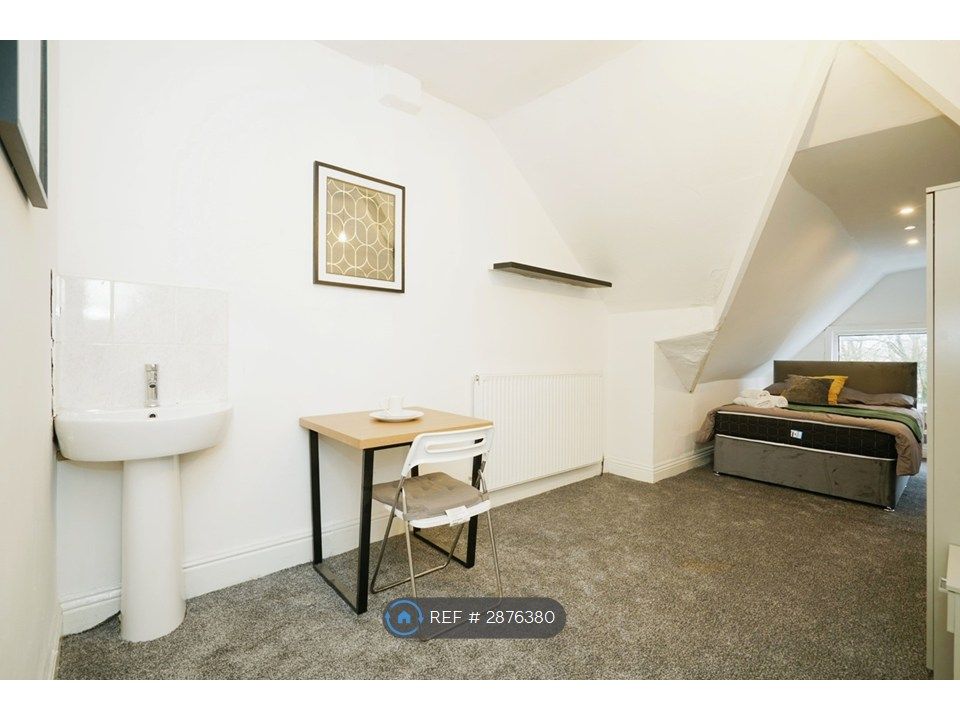 Property photo 2 of 8 Private Sink In Room