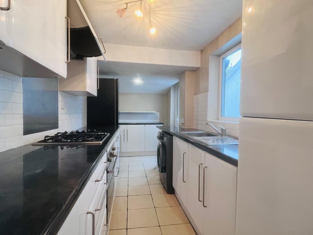 Property photo 2 of 9 Kitchen