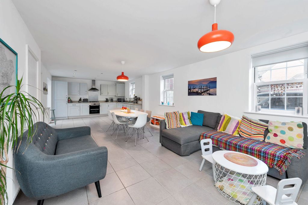 Property photo 3 of 20