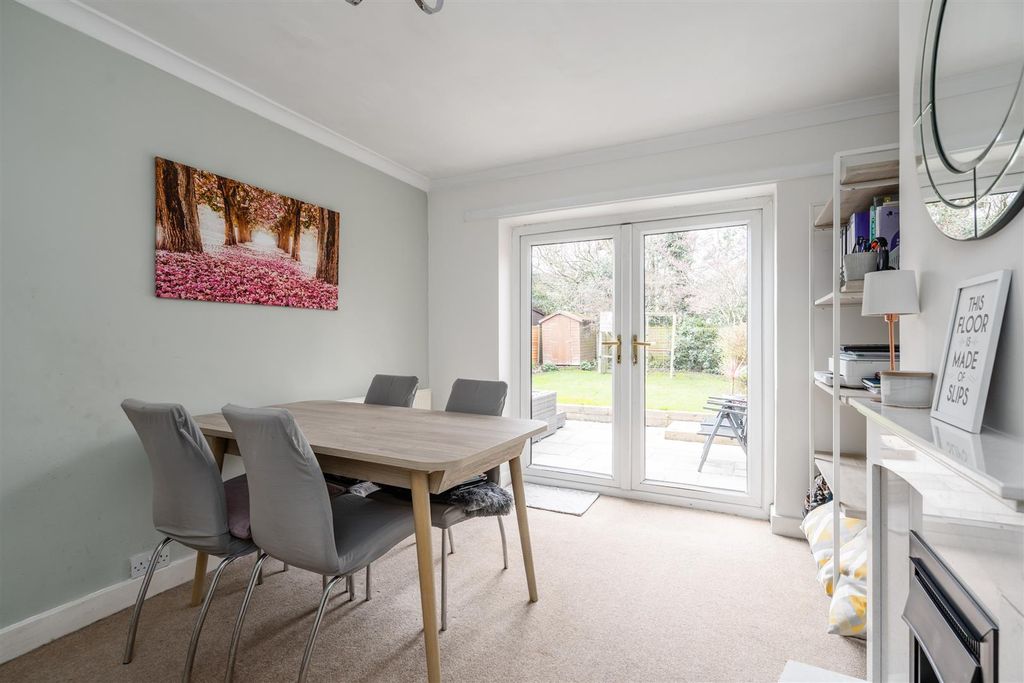 Property photo 3 of 11 79 Willow Road_17.Jpg