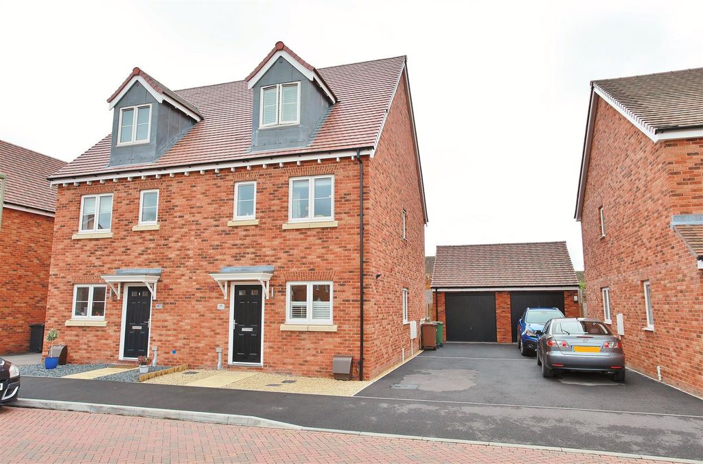 Property photo 1 of 10 49 Rooks End - Front Photo .Jpg