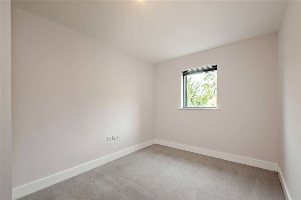 Additional image 6 of 2 bed flat for saleSt Marys Road, Newbury, Berkshire RG14