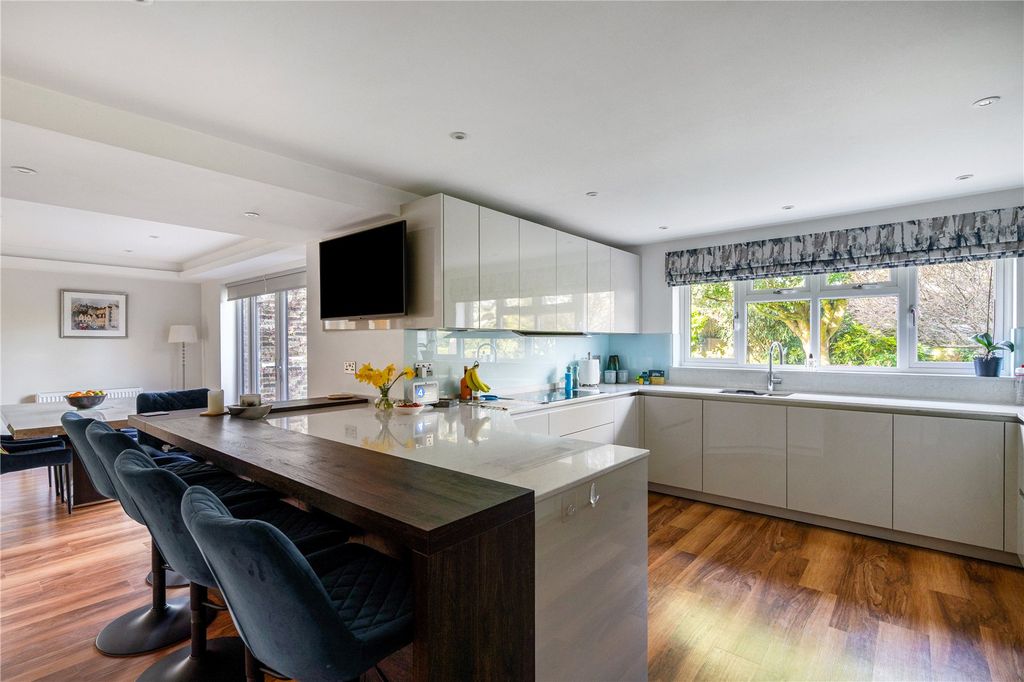 Property photo 2 of 19 Kitchen/Dining Room