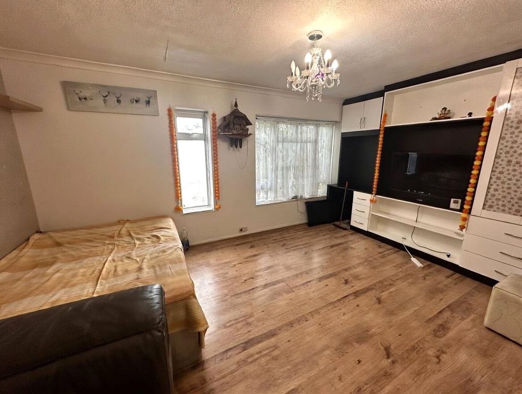 Property photo 2 of 13 Lounge