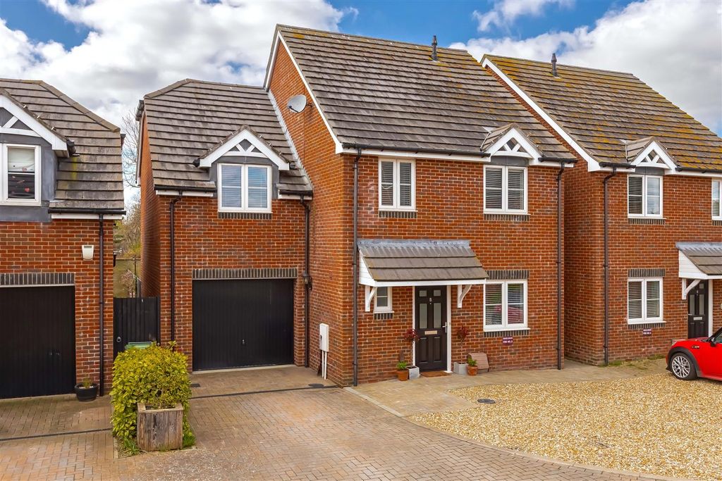 Property photo 1 of 19 Weald Place_26.Jpg