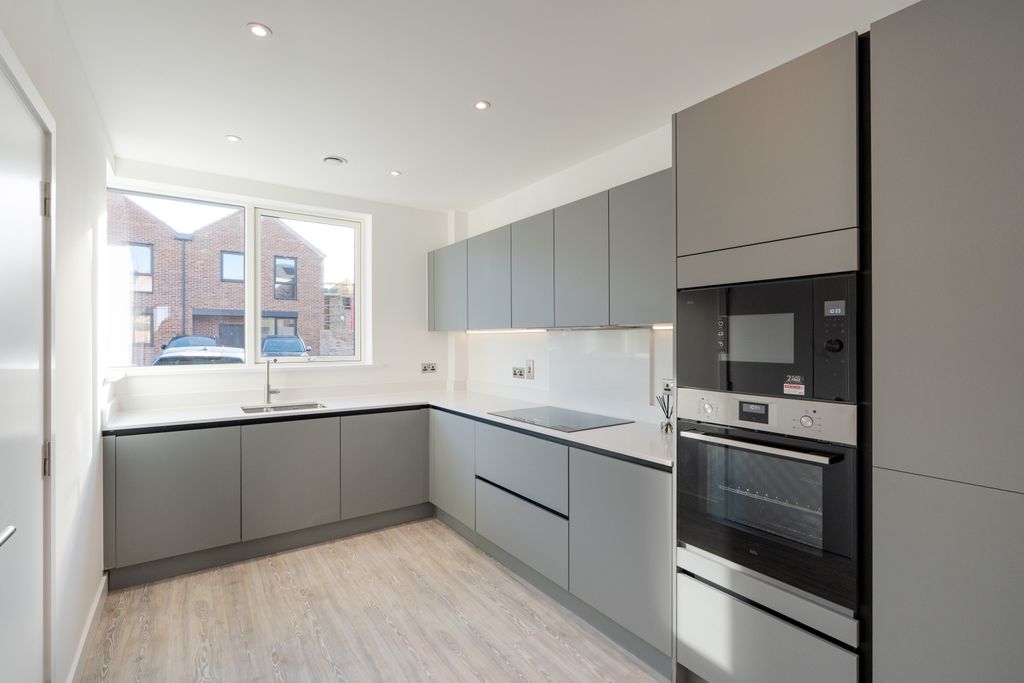 Property photo 3 of 15 Kitchen