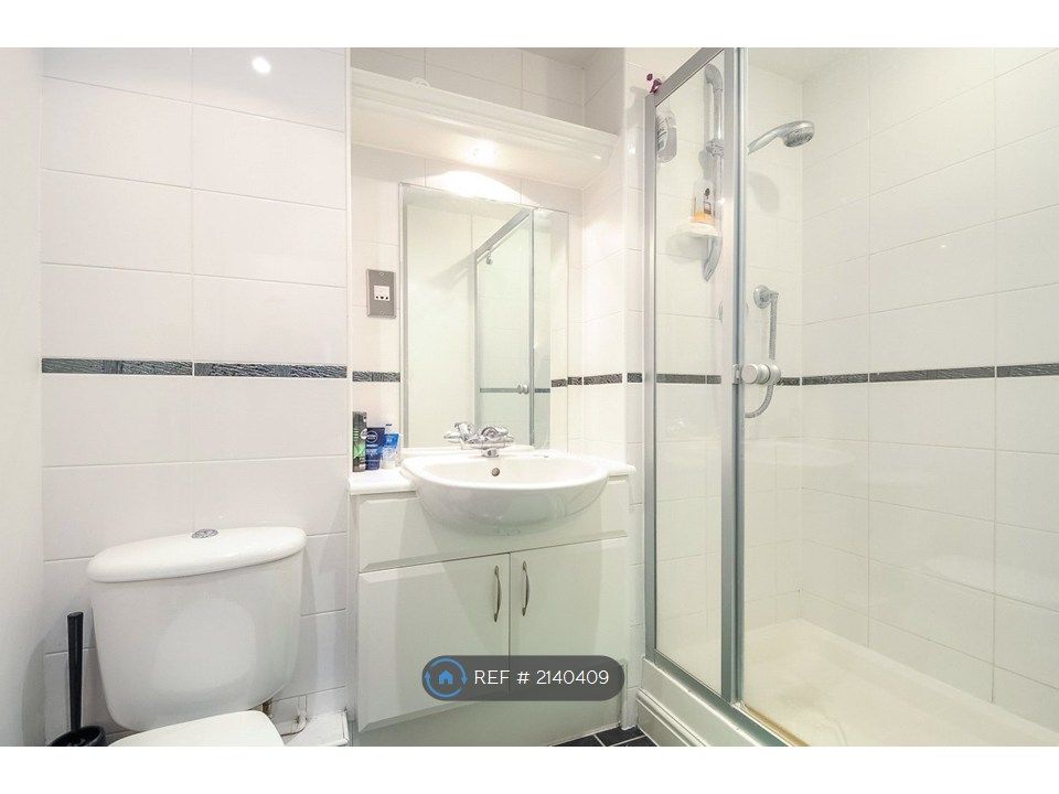 Property photo 3 of 6 En Suite