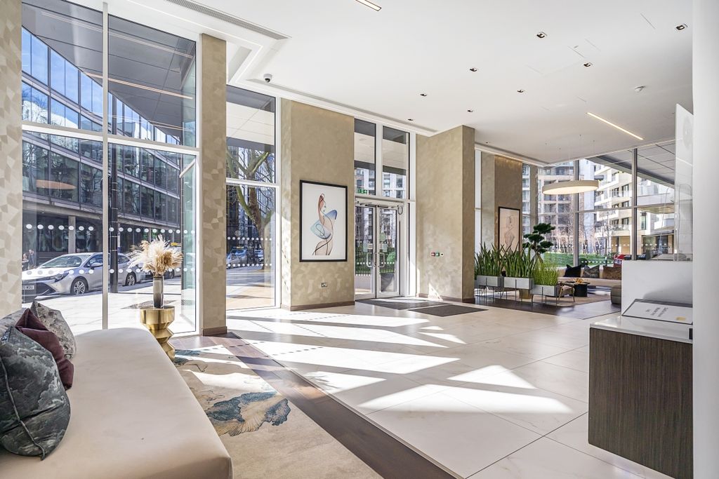 Property photo 3 of 5 Communal Entrance