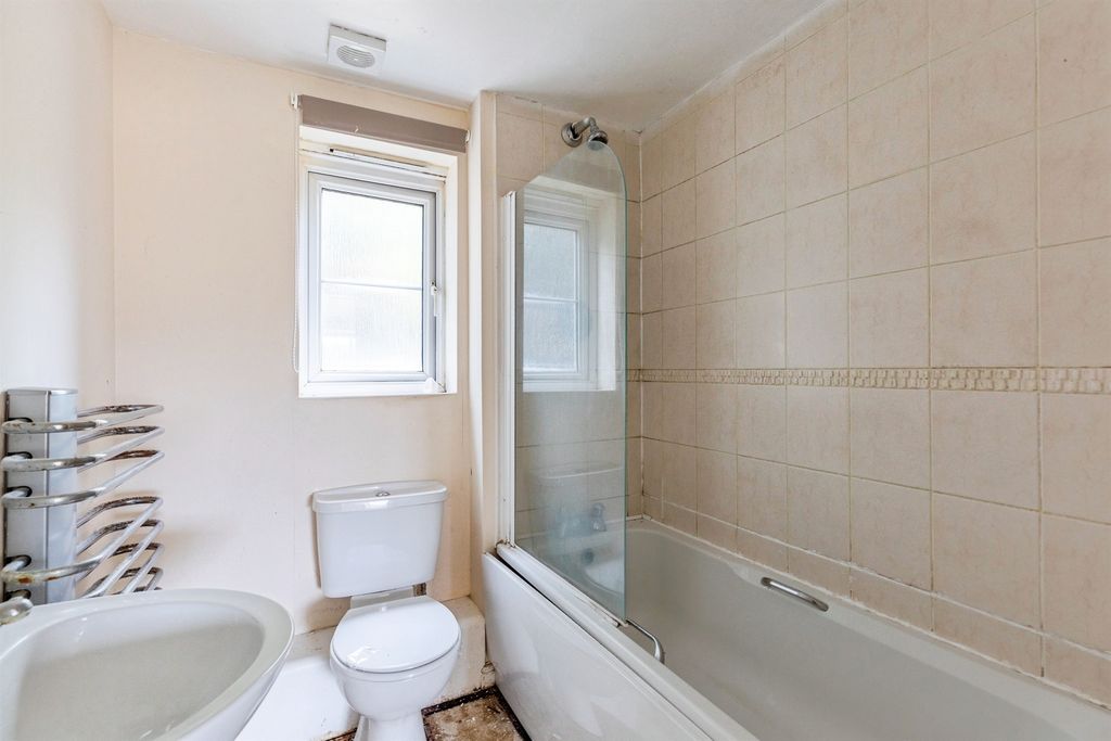 Additional image 8 of 2 bed flat for saleAbbots Way, Kettering NN15