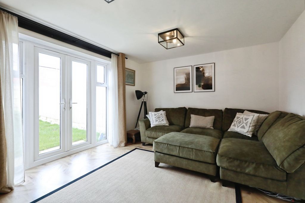 Property photo 2 of 17 Pbox-Img.Jpg